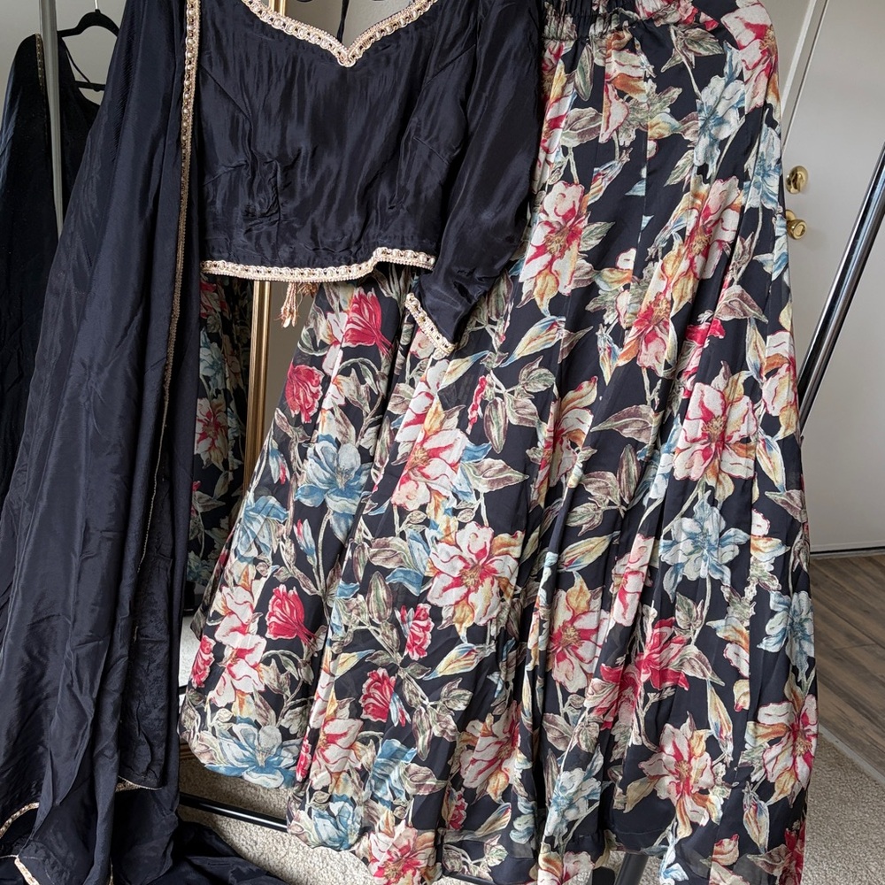 Brand new with 2 tops Black and Gold Floral Outfit lehengas Dupatta 4 piece set - Picture 12 of 13
